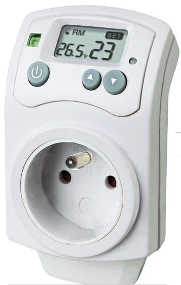 Zásuvkový pokojový termostat HT810 elektronický TH-810 např. pro koupelnový radiátor (do zásuvky)